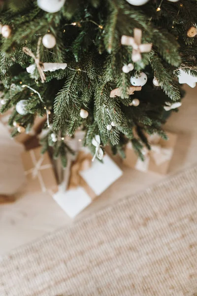 Composición Navidad Año Nuevo Abeto Fiesta Adornado Con Los Juguetes — Foto de Stock