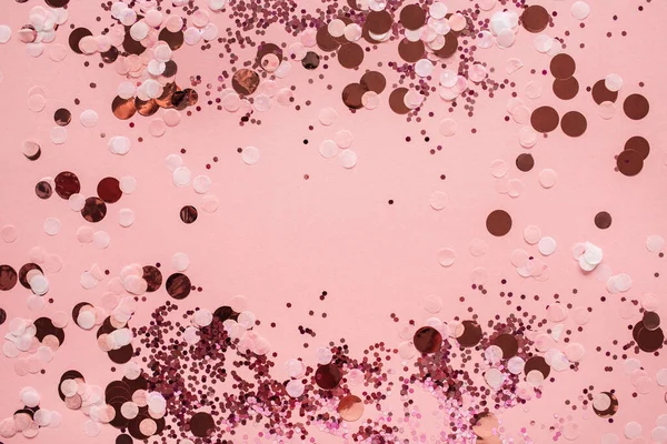 カラフルなピンク モックアップフレームと赤い輝くコンフェッティの背景 休日のコンセプト — ストック写真