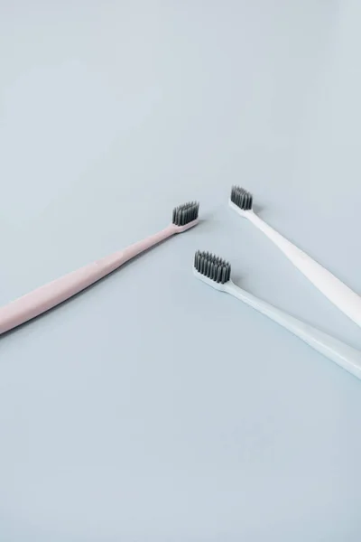 Οδοντόβουρτσες Μπλε Φόντο Στοματική Φροντίδα Οδοντιατρική Υγιεινή Έννοια — Φωτογραφία Αρχείου