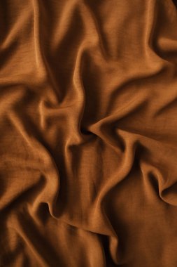Koyu kahverengi buruşuk saten kumaş dokusu.