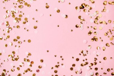 Pembe bayram şenliği arka planında köpüklü konfeti. Noel zamanı. Düğün için. Doğum günü. Anneler Günü. Sevgililer Günü. Model çerçeve. Düz yatış, üst görünüm