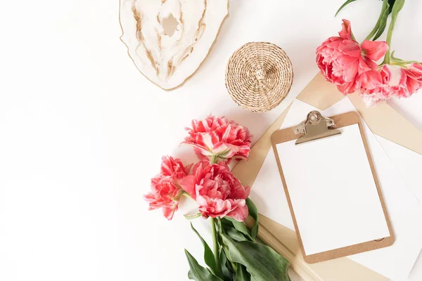 Leere Klemmbrettablage Aus Papier Mit Kopiervorlage Schöner Schreibtischarbeitsplatz Home Office — Stockfoto