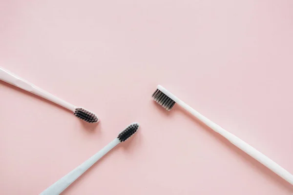 Toothbrushes Pink Background Flat Lay Top View Minimal Oral Care — Stock Photo, Image