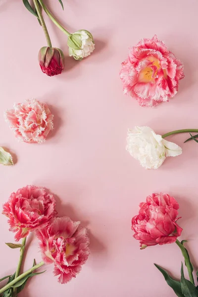 Marco Hermoso Ramo Flores Tulipán Peonía Sobre Fondo Rosa — Foto de Stock