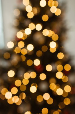 Noel ağacında bulanık ışık.
