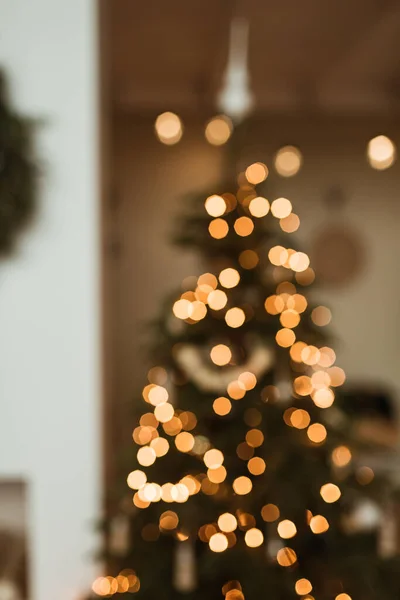 Размытый Свет Рождественской Елке Яркое Сияющее Золото Боке Отражения Рождественских — стоковое фото