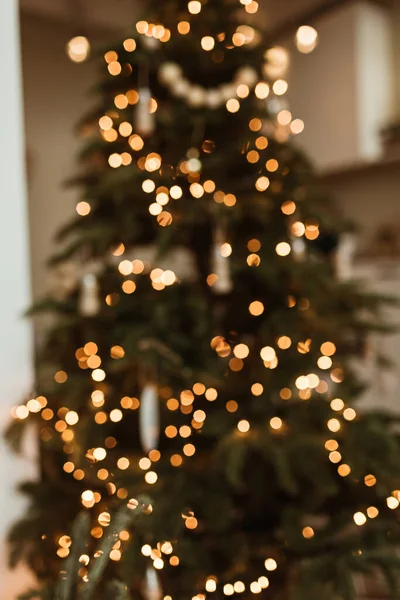 Размытый Свет Рождественской Елке Яркое Свечение Боке Отражения Рождественских Огней — стоковое фото