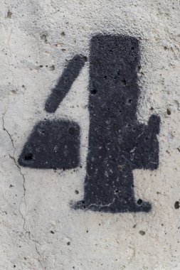Beton duvar, dört numaralı, sayı 4 dört boyalı şablonundaki Numara
