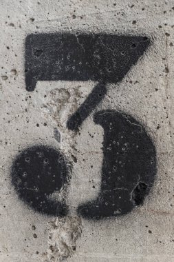 Beton duvar, üç numara, 3 numaralı üç boyalı şablonundaki Numara