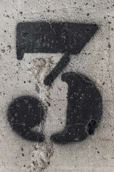 Beton duvar, üç numara, 3 numaralı üç boyalı şablonundaki Numara