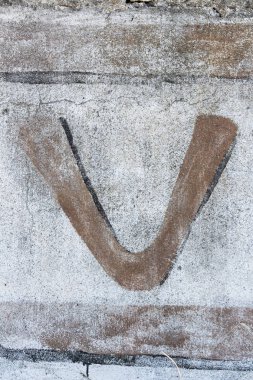 boyalı mektup terk edilmiş duvar, harf v