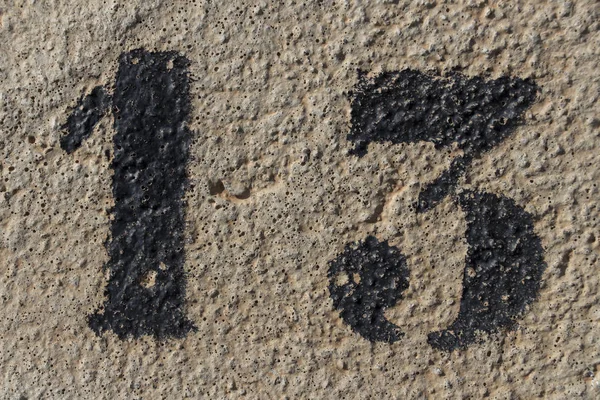 Trzynaście Numer Malowane Wzornik Betonowej Ścianie Numer — Zdjęcie stockowe