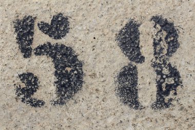 elli sekiz numara boyalı şablonda beton duvar, sayı 58