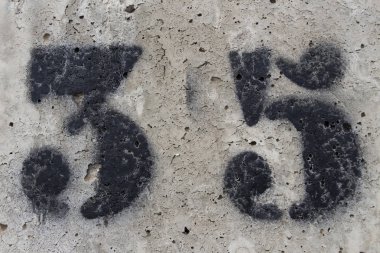 Beton duvar, 35 numaralı otuz beş numaralı boyalı şablonda