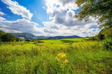 Çevresindeki manzarayla Diemeltal 'ın görüntüsü
