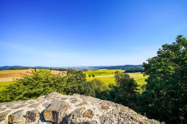 Braunauer Warte 'den Bad Wildungen, Braunau bölgesinin yakınından görüntü. Ortaçağ gözlem kulesi, Mhlenberg 'deki gözlem kulesi..