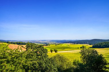 Braunauer Warte 'den Bad Wildungen, Braunau bölgesinin yakınından görüntü. Ortaçağ gözlem kulesi, Mhlenberg 'deki gözlem kulesi..