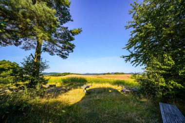 Braunauer Warte 'den Bad Wildungen, Braunau bölgesinin yakınından görüntü. Ortaçağ gözlem kulesi, Mhlenberg 'deki gözlem kulesi..