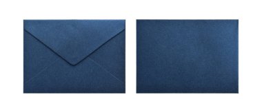 Öndeki ve arkadaki Drak mavi zarfı beyaz arkaplanda izole edildi