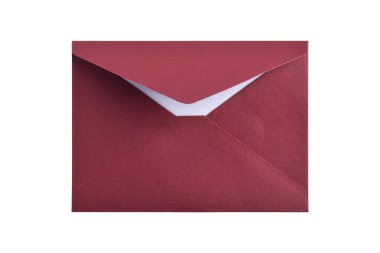 Açılmış kırmızı kağıt zarf beyaz arkaplanda izole edilmiş.