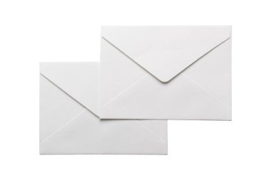 Beyaz arka planda izole edilmiş beyaz kağıt zarf