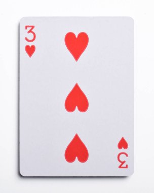 Üç kupa beyaz zemin üzerine izole kart,