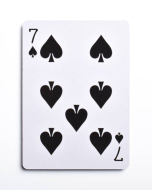spades iskambil izole beyaz zemin üzerine, yedisi