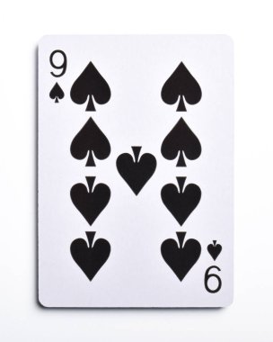 dokuz spades iskambil izole beyaz zemin üzerine,