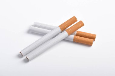 sigaralar beyaz arkaplanda izole