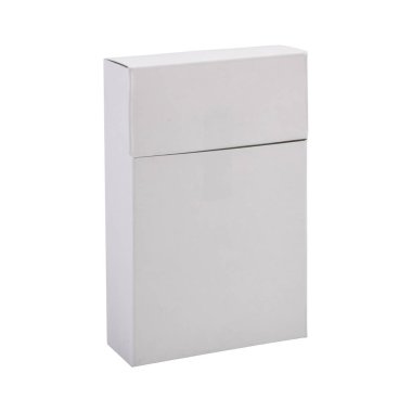 Beyaz arkaplanda izole edilmiş boş paket sigara kutusu