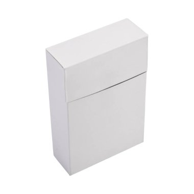 Beyaz arkaplanda izole edilmiş boş paket sigara kutusu