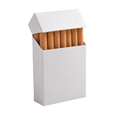 Beyaz arka planda izole edilmiş bir sigara kutusu