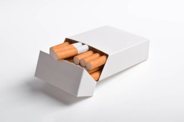 sigara kutusu beyaz arkaplanda izole