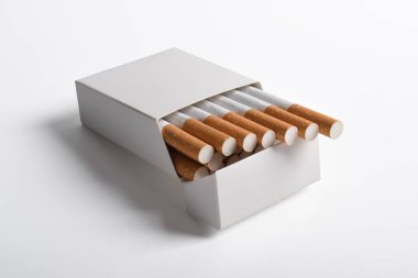 sigara kutusu beyaz arkaplanda izole