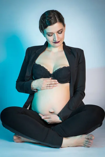 Giovane Ragazza Sta Aspettando Bambino — Foto Stock