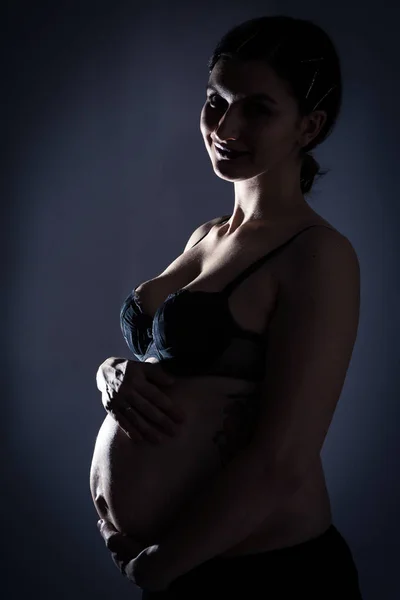 Giovane Ragazza Sta Aspettando Bambino — Foto Stock