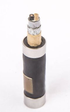 Yüksek gerilimli kablo, polimer yalıtımı. 