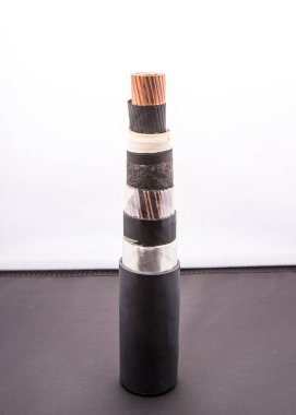 Yüksek gerilimli kablo, polimer yalıtımı. 