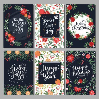 Noel tebrik kartı koleksiyonu, el yazısı ve el çizimi kış tatili ve Noel unsurları ve geleneksel renklerle çiçek aranjmanı.