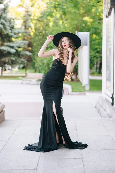 Chica Ucraniana Vestido Negro Aire Libre Sombrero — Foto de Stock