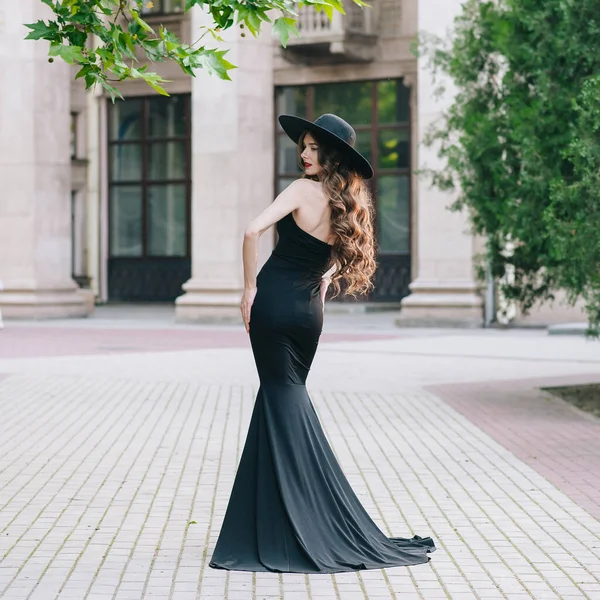 Menina Ucraniana Vestido Preto Livre Chapéu — Fotografia de Stock