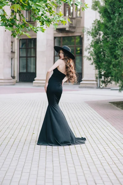 Chica Ucraniana Vestido Negro Aire Libre Sombrero —  Fotos de Stock