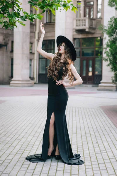 Украинка Черном Платье Открытом Воздухе Шляпе Стоковое Фото