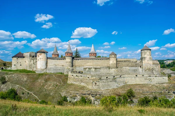 Foto Staré Starověké Kamenný Hrad Mnoha Věžemi Hight Kamjanec Podilskyj — Stock fotografie