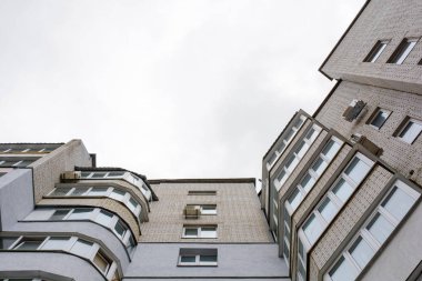 Fotoğraf gökyüzü ile güzel üst bina köşe