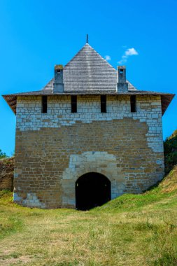 Antik taş castle Khotym birçok yüksekliği Kuleli fotoğrafı