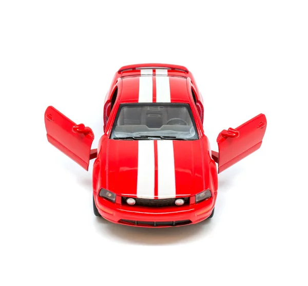 Foto do carro modelo de brinquedo vermelho isolado no fundo branco — Fotografia de Stock
