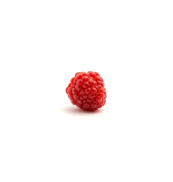Foto de framboesa vermelha fresca isolada sobre fundo branco — Fotografia de Stock