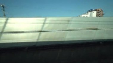 Aichi, Japonya-Mayıs 14,2018: shinkansen veya Hikari, bir Japon hızlı tren geçer Toyohashi İstasyonu yaklaşık 7:05 am