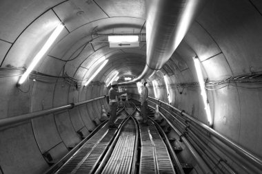 Tokyo, Japonya-Haziran 22,2018: İkinci nehir yağmur suyu depolama ana hat olduğunu aşağıda yer elli metre inşa ediliyor su baskını/taşkın kontrol etmek için bir su depolama tünel Tagara.